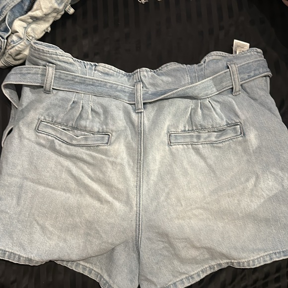 American Eagle button up denim shorts with belt - Picture 2 of 2